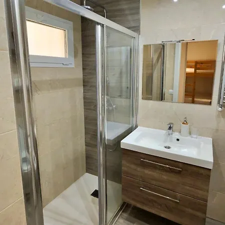 Sea View 2br Beachfront & Cozy Balcony * מארבלה