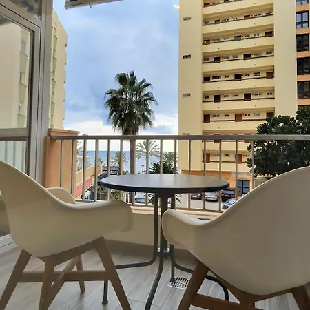 Sea View 2br Beachfront & Cozy Balcony * מארבלה