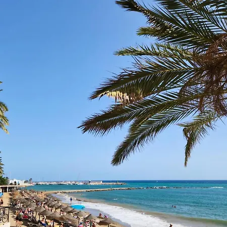 Sea View 2br Beachfront & Cozy Balcony מארבלה