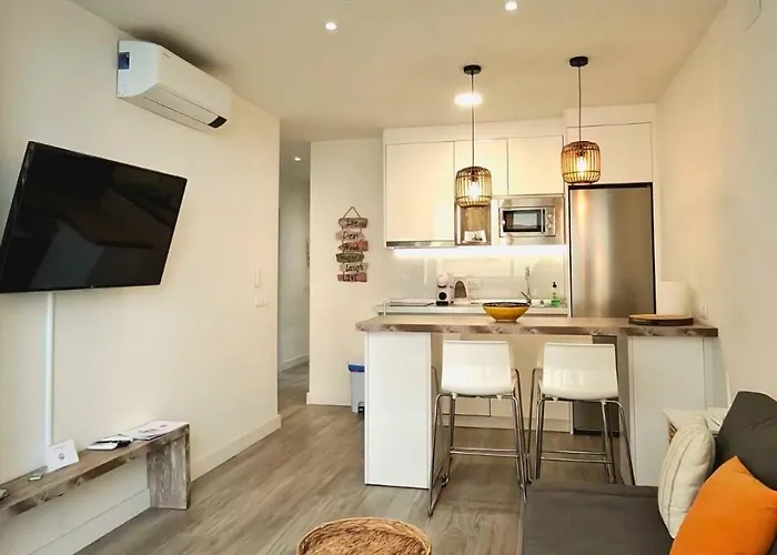 Sea View 2br Beachfront & Cozy Balcony アパート