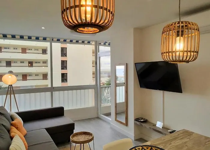 Sea View 2br Beachfront & Cozy Balcony *